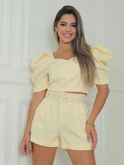 Conjunto Samira alfaiataria cropped manga bufantes e short com cinto verão 2023